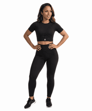 BLACK SHORT SLEEVE TOP & BLACK LEGGINGS